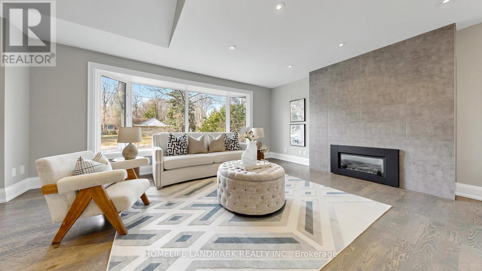 1549 Elite Road, Mississauga, ON - Indoor Photo Showing Living Room With Fireplace