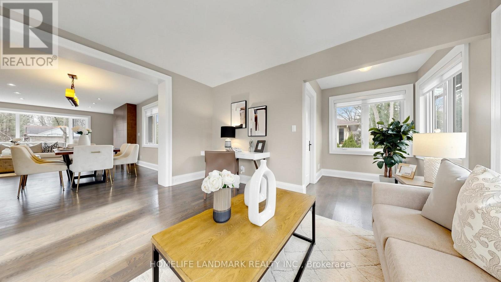 1549 Elite Road, Mississauga, ON - Indoor Photo Showing Living Room