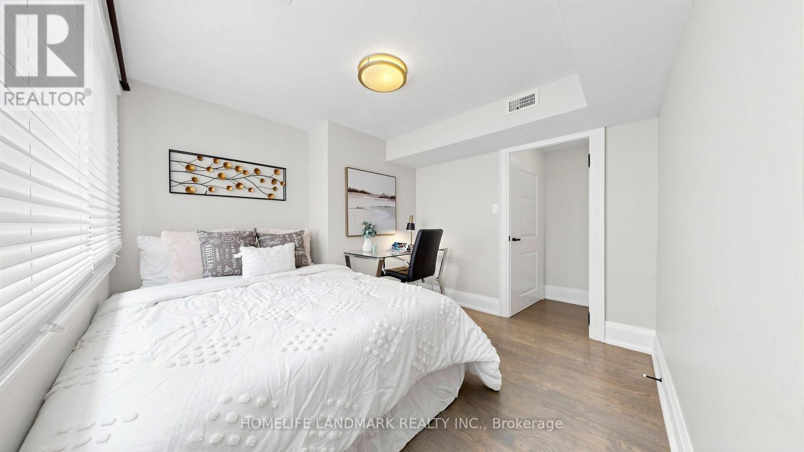 1549 Elite Road, Mississauga, ON - Indoor Photo Showing Bedroom