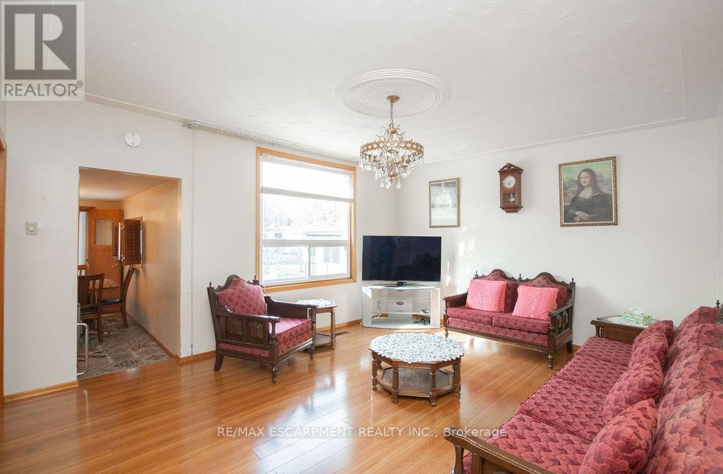 91 Pearl Street N, Hamilton, ON - Indoor Photo Showing Living Room