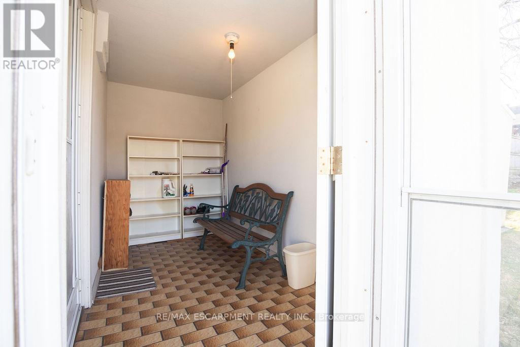 91 Pearl Street N, Hamilton, ON - Indoor Photo Showing Other Room