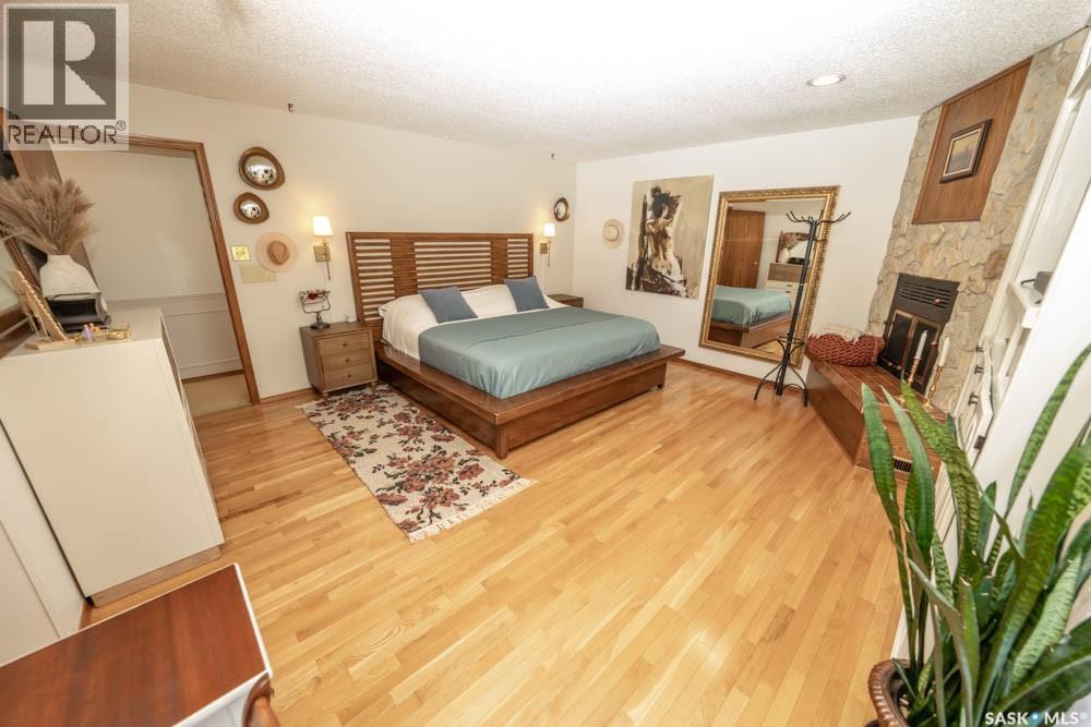 715 Emerald Bay, Saskatoon, SK - Indoor Photo Showing Bedroom