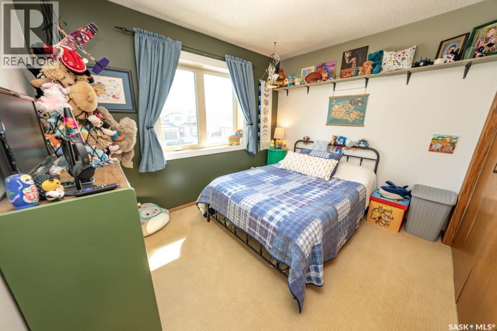 715 Emerald Bay, Saskatoon, SK - Indoor Photo Showing Bedroom