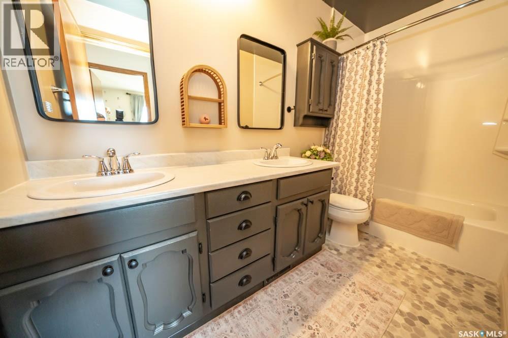 715 Emerald Bay, Saskatoon, SK - Indoor Photo Showing Bathroom