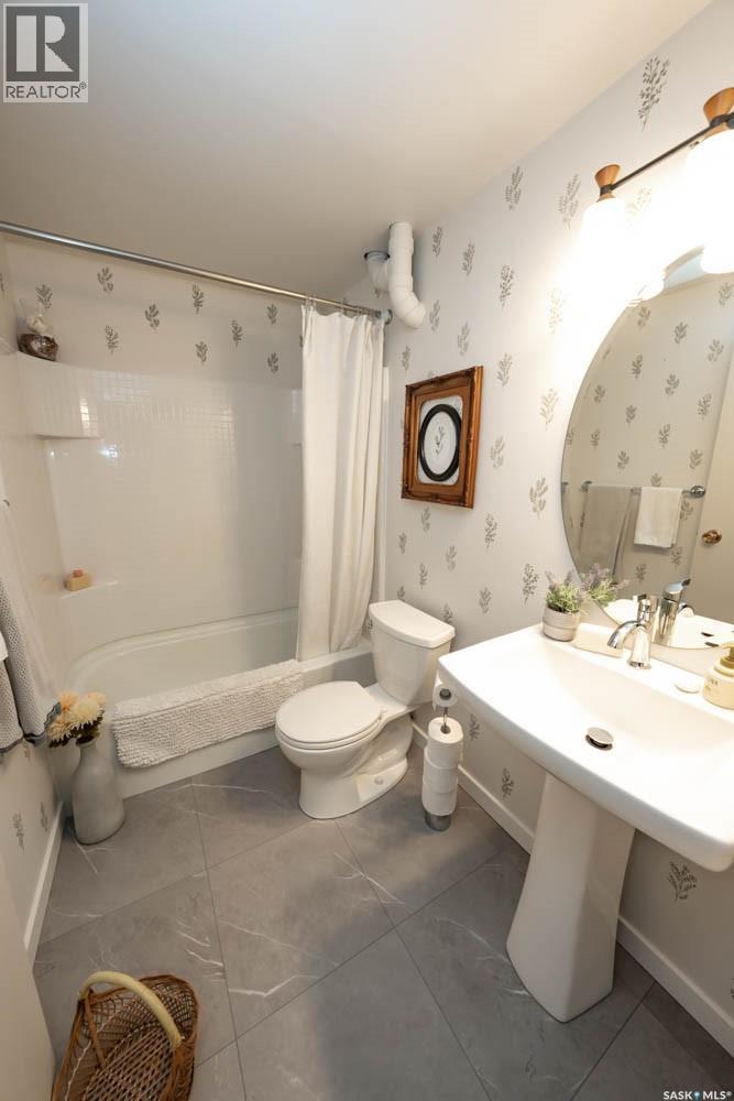 715 Emerald Bay, Saskatoon, SK - Indoor Photo Showing Bathroom