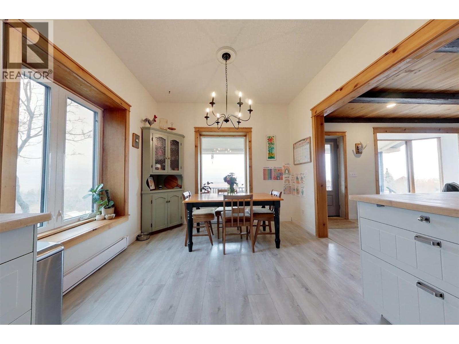 1017 Simmons Road, Creston, BC - Indoor