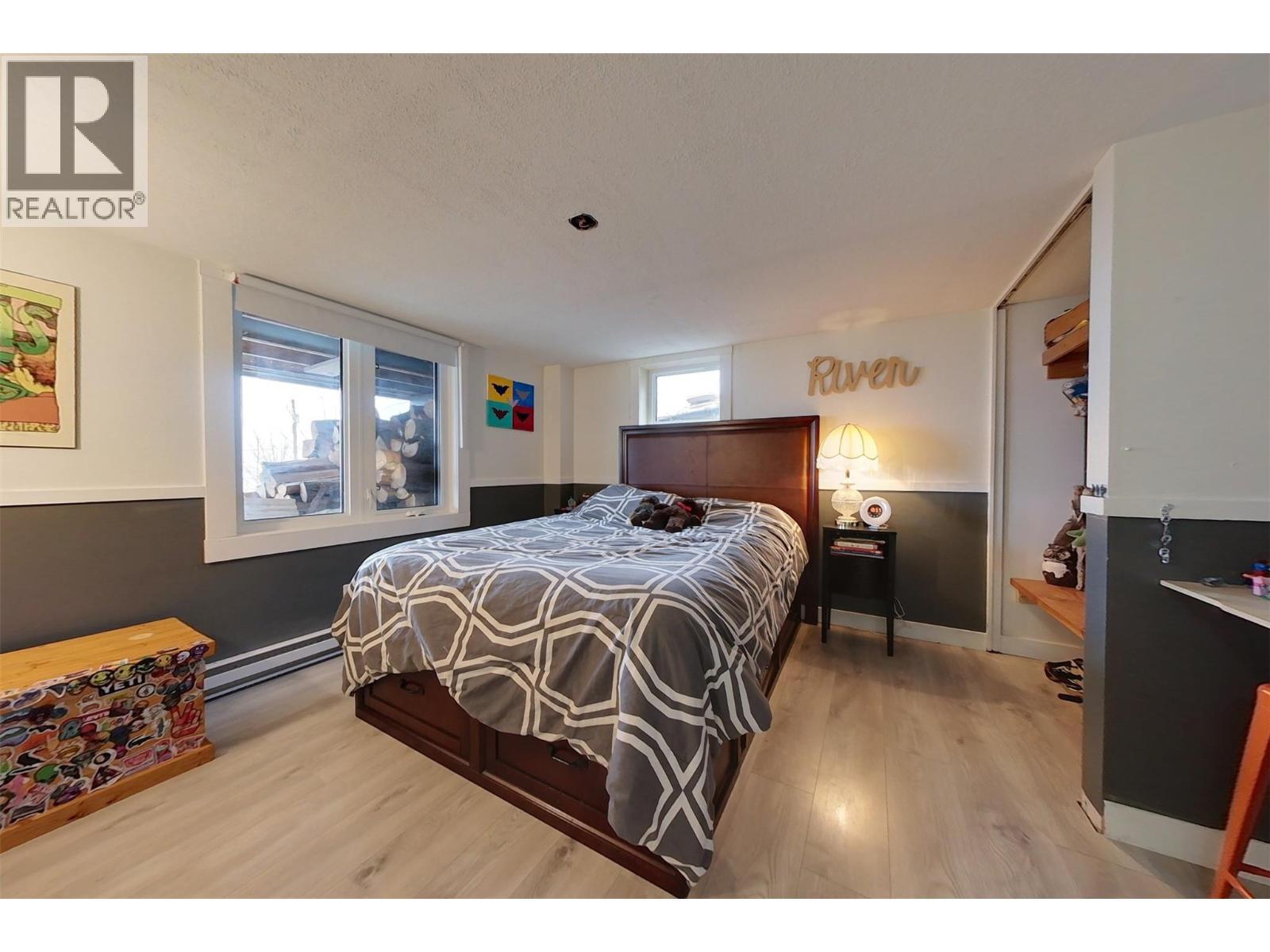 1017 Simmons Road, Creston, BC - Indoor Photo Showing Bedroom