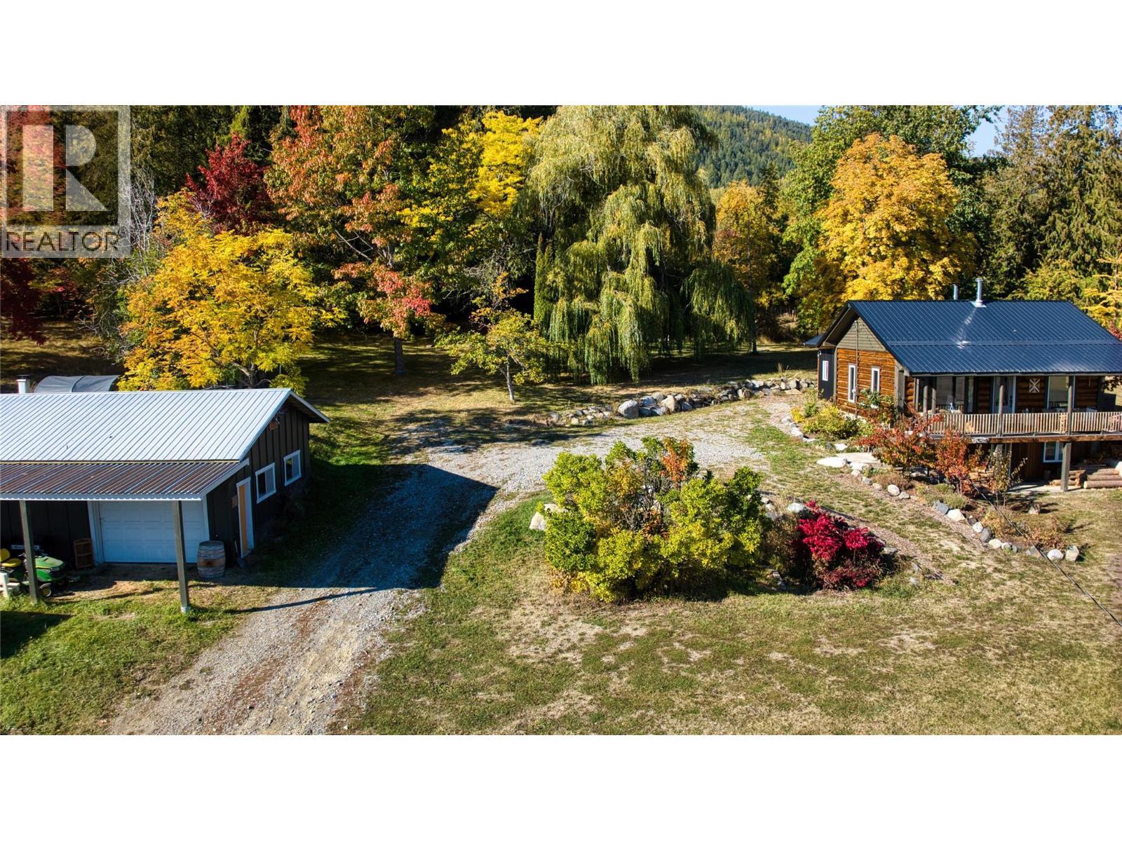 1017 Simmons Road, Creston, BC - Outdoor