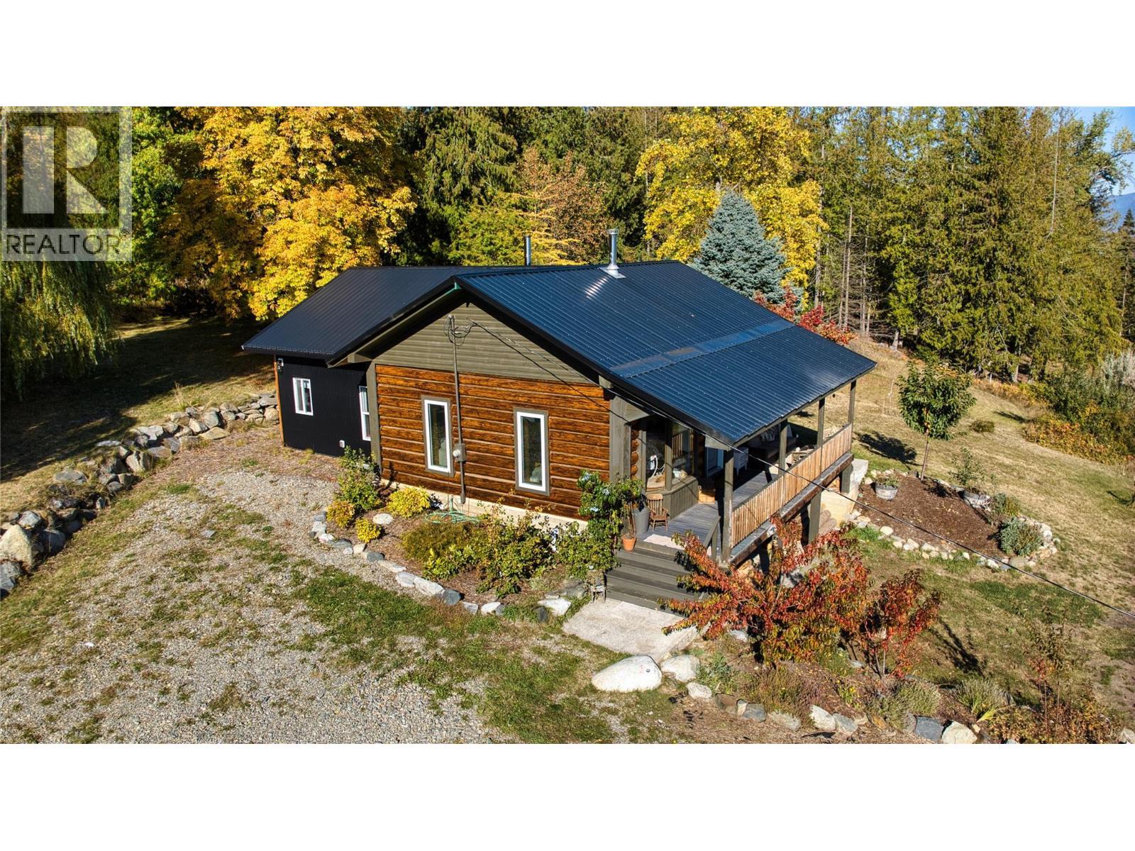 1017 Simmons Road, Creston, BC - Outdoor