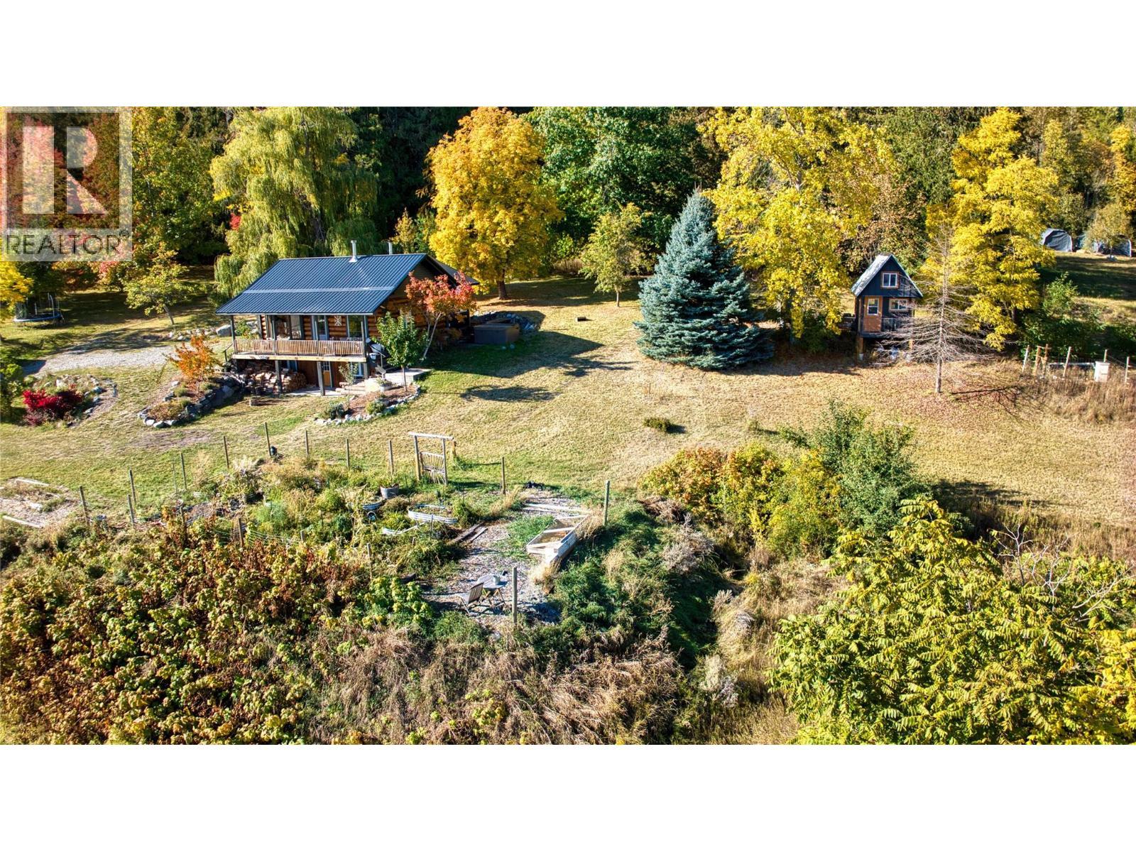 1017 Simmons Road, Creston, BC - Outdoor