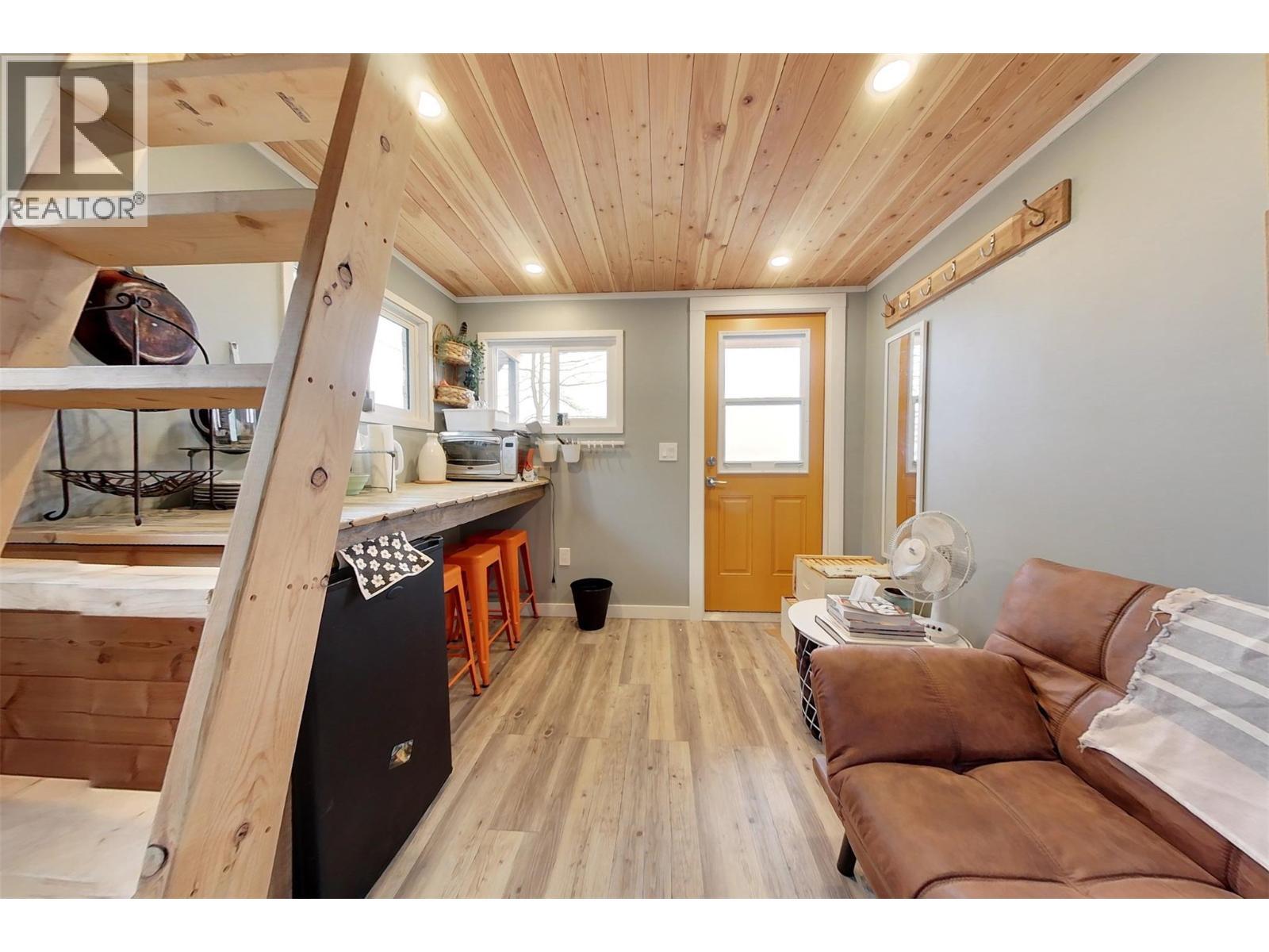 1017 Simmons Road, Creston, BC - Indoor