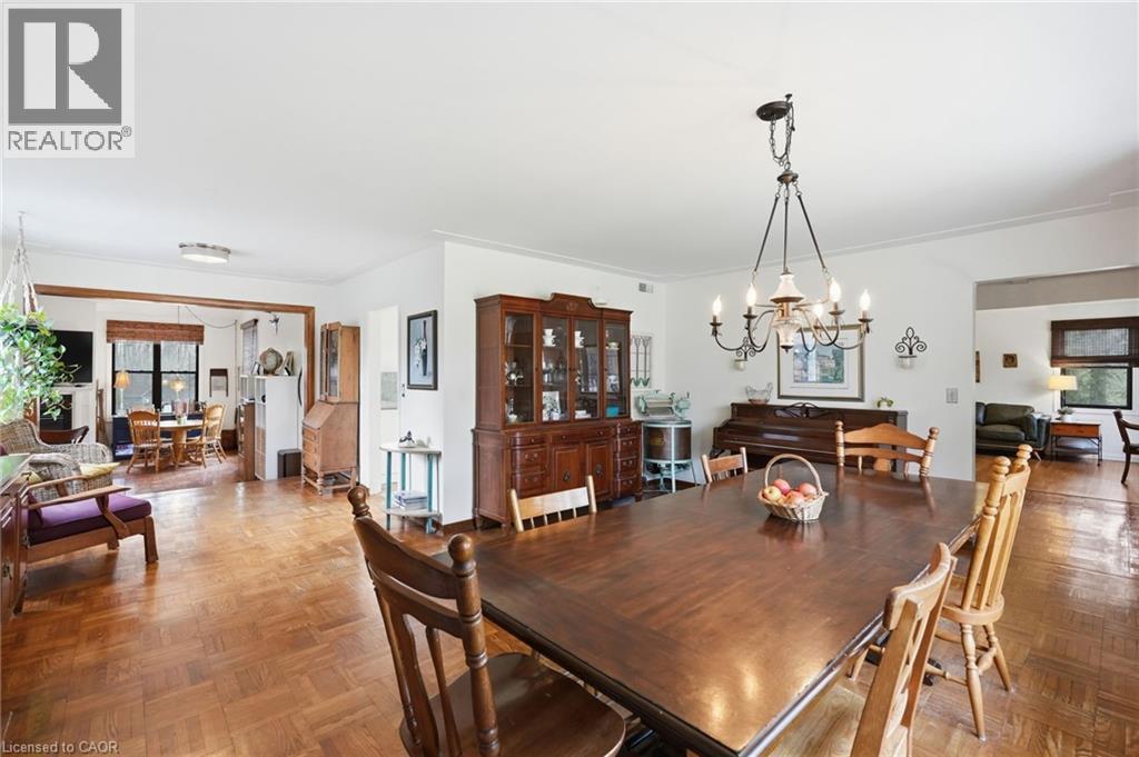 222 Concession 11 E, Freelton, ON - Indoor Photo Showing Dining Room