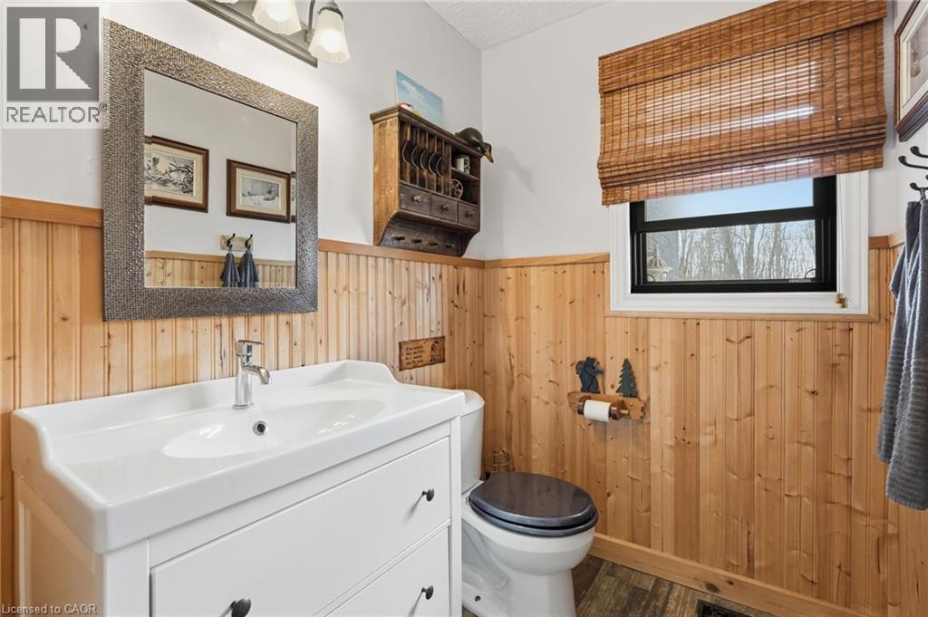 222 Concession 11 E, Freelton, ON - Indoor Photo Showing Bathroom