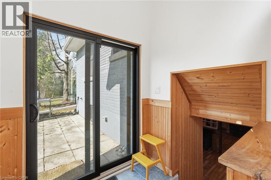 222 Concession 11 E, Freelton, ON - Indoor Photo Showing Other Room