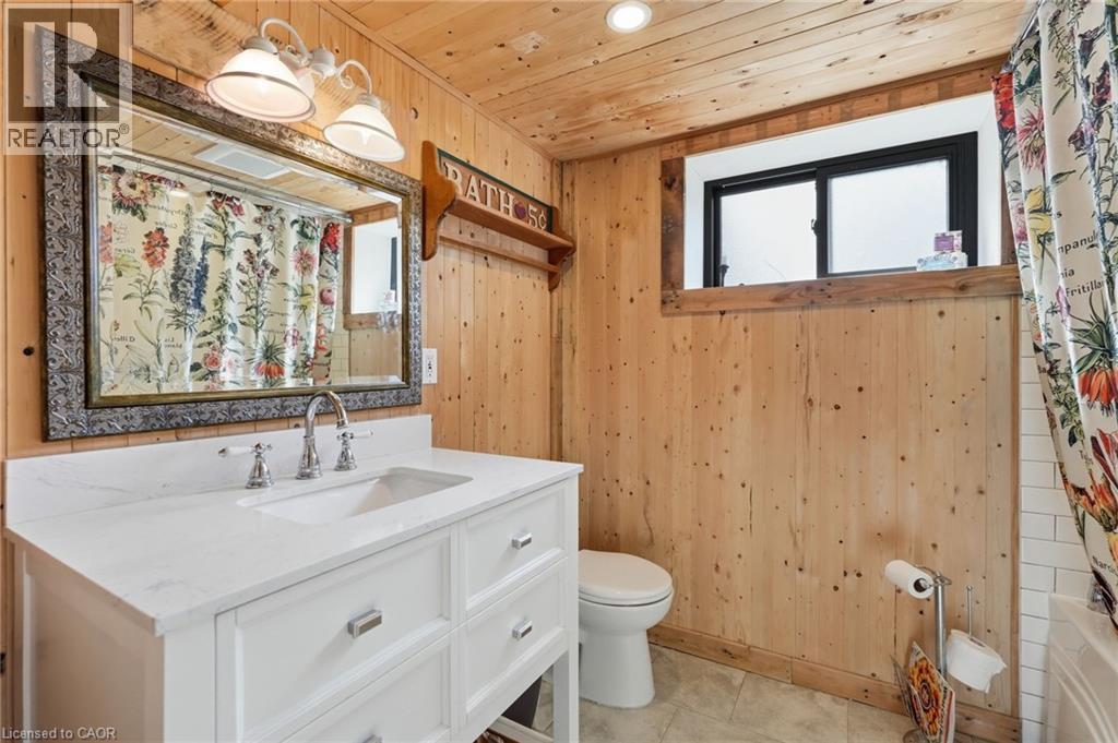 222 Concession 11 E, Freelton, ON - Indoor Photo Showing Bathroom
