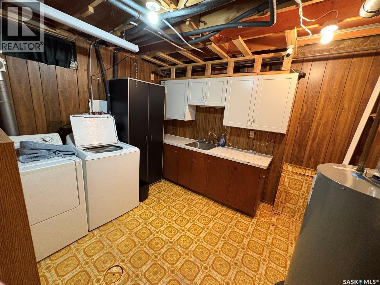310 Main Street, Abernethy, SK - Indoor Photo Showing Laundry Room
