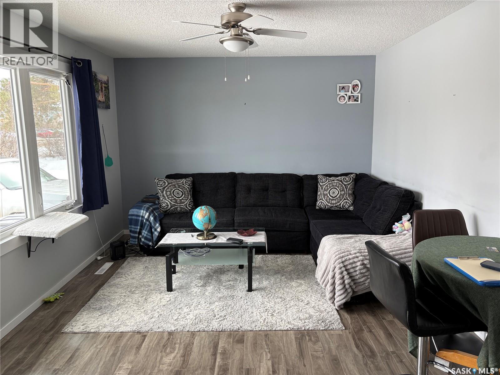 310 Main Street, Abernethy, SK - Indoor Photo Showing Living Room