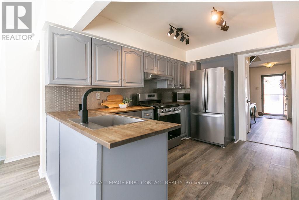 13 Irwin Drive, Barrie, ON - Indoor Photo Showing Kitchen With Stainless Steel Kitchen