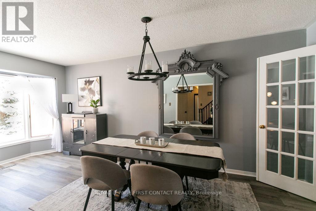 13 Irwin Drive, Barrie, ON - Indoor Photo Showing Dining Room