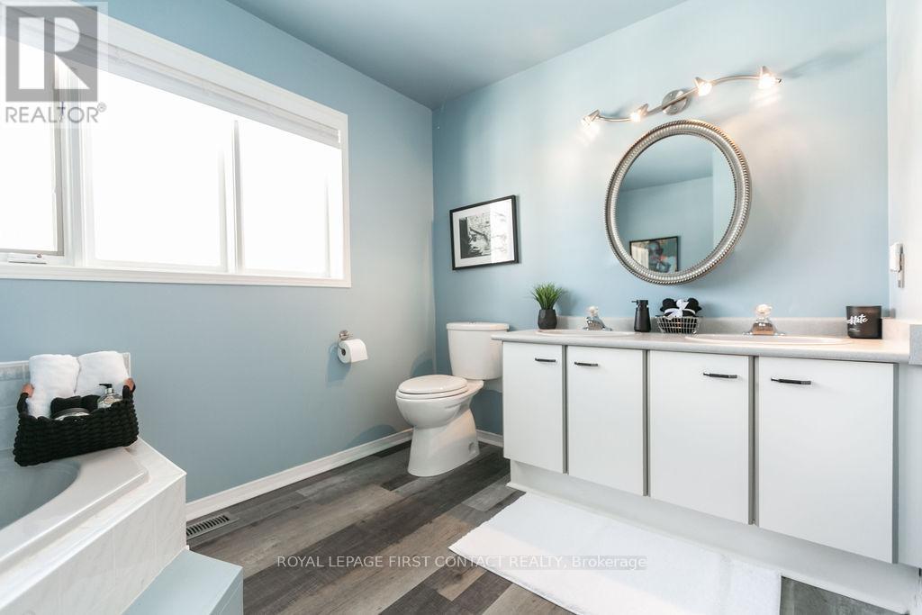 13 Irwin Drive, Barrie, ON - Indoor Photo Showing Bathroom