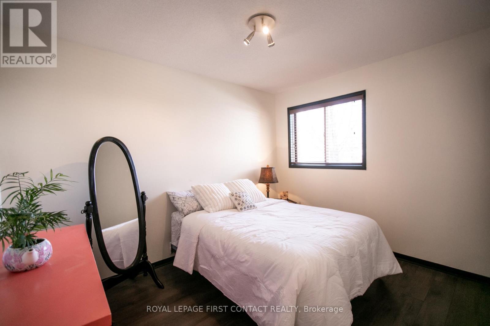 13 Irwin Drive, Barrie, ON - Indoor Photo Showing Bedroom