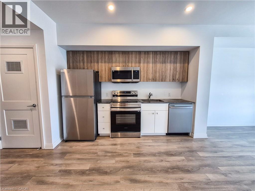 101 Golden Eagle Road Unit# 511, Waterloo, ON - Indoor Photo Showing Kitchen