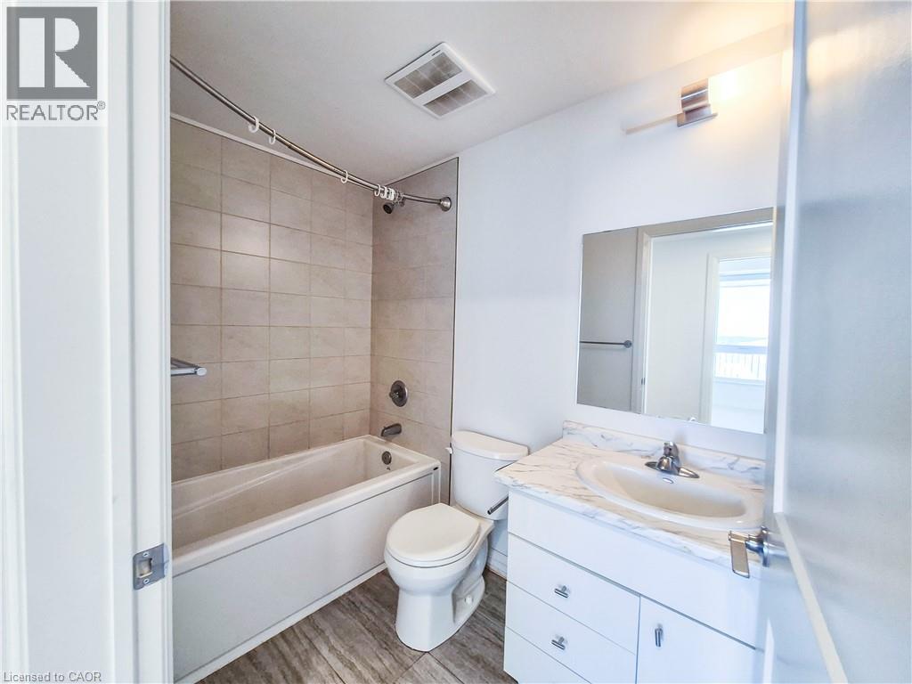 101 Golden Eagle Road Unit# 511, Waterloo, ON - Indoor Photo Showing Bathroom