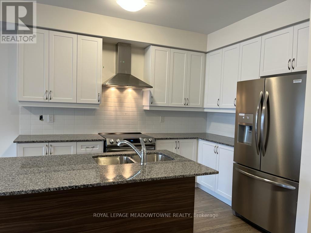 45 Eberhardt Drive E, Wasaga Beach, ON - Indoor Photo Showing Kitchen With Double Sink With Upgraded Kitchen
