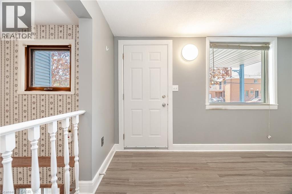 16 Royal Avenue, Hamilton, ON - Indoor Photo Showing Other Room