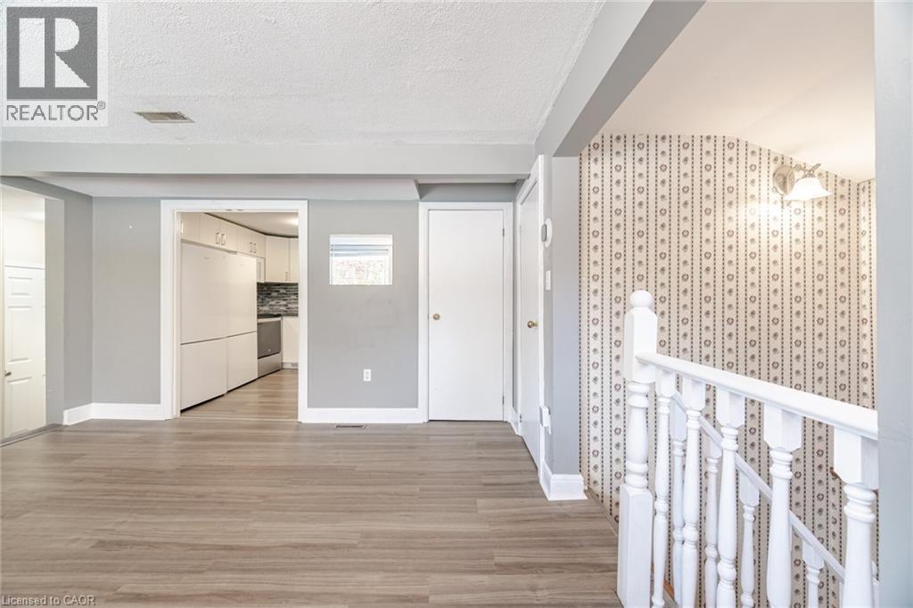 16 Royal Avenue, Hamilton, ON - Indoor Photo Showing Other Room