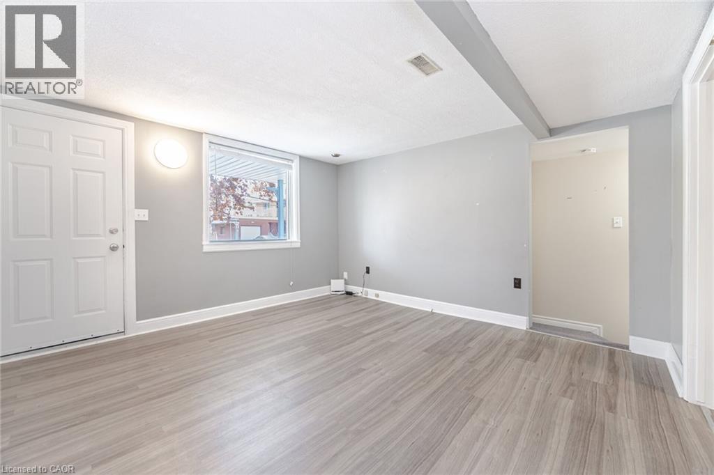 16 Royal Avenue, Hamilton, ON - Indoor Photo Showing Other Room
