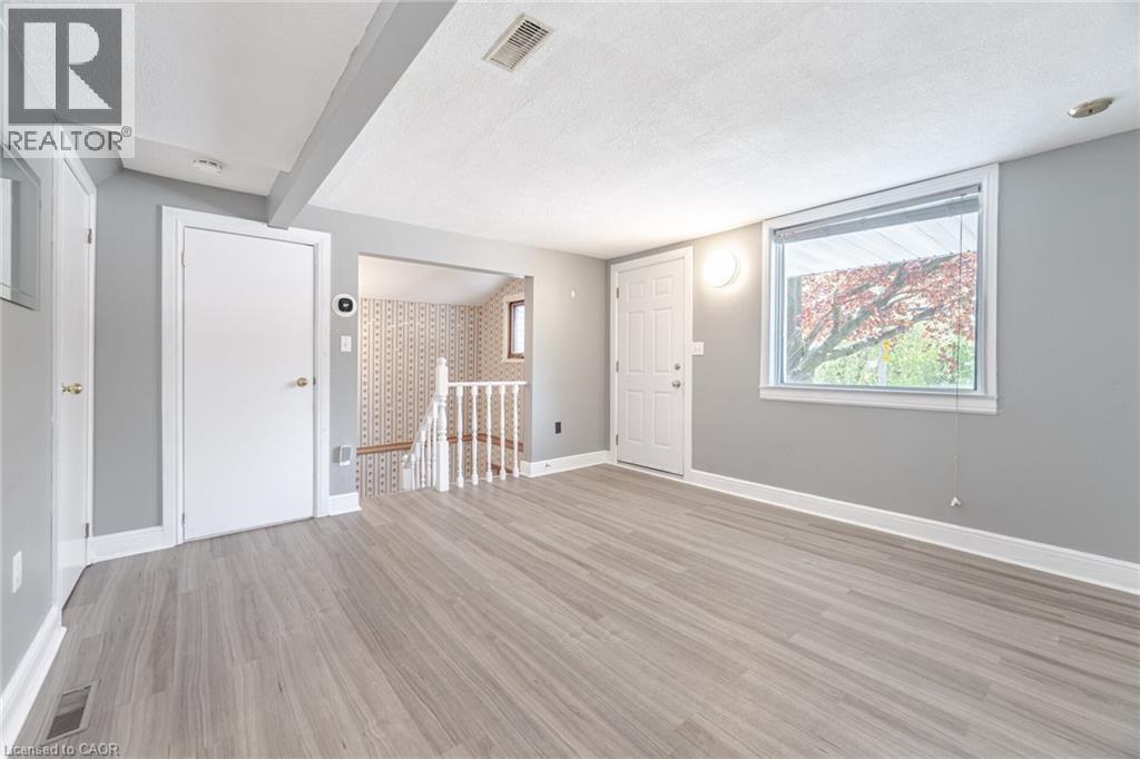 16 Royal Avenue, Hamilton, ON - Indoor Photo Showing Other Room