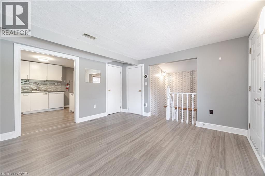 16 Royal Avenue, Hamilton, ON - Indoor Photo Showing Other Room