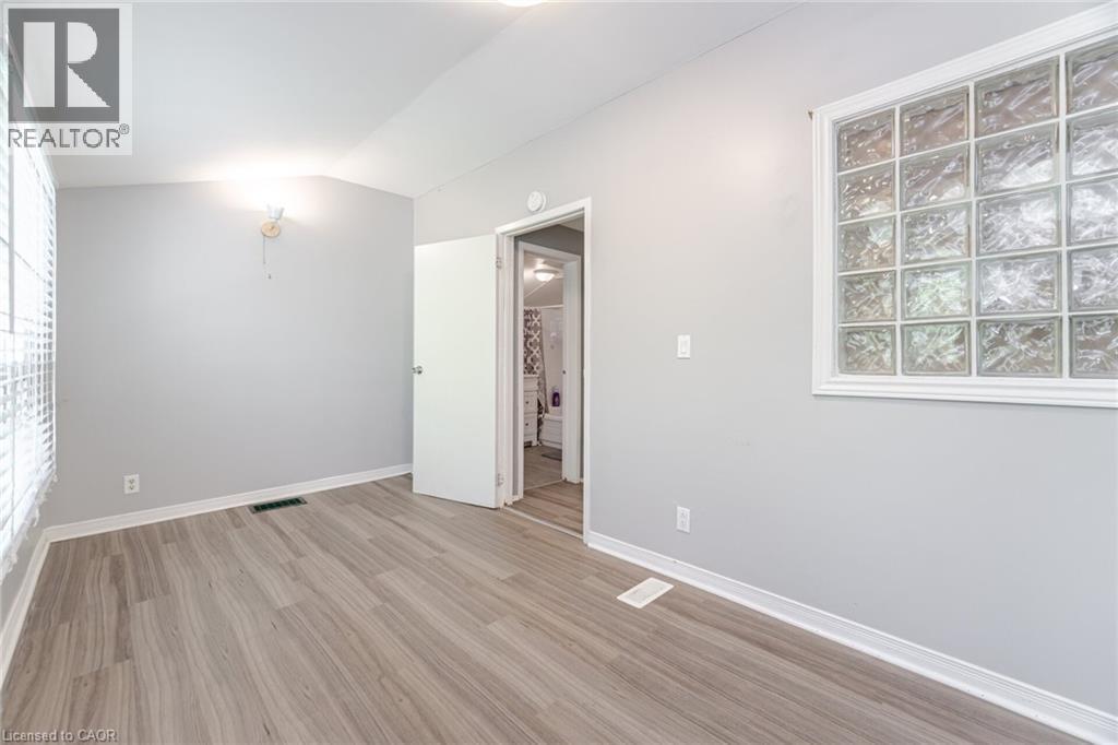 16 Royal Avenue, Hamilton, ON - Indoor Photo Showing Other Room