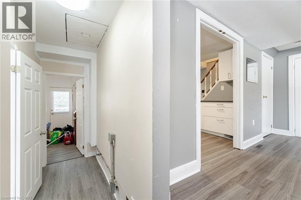 16 Royal Avenue, Hamilton, ON - Indoor Photo Showing Other Room