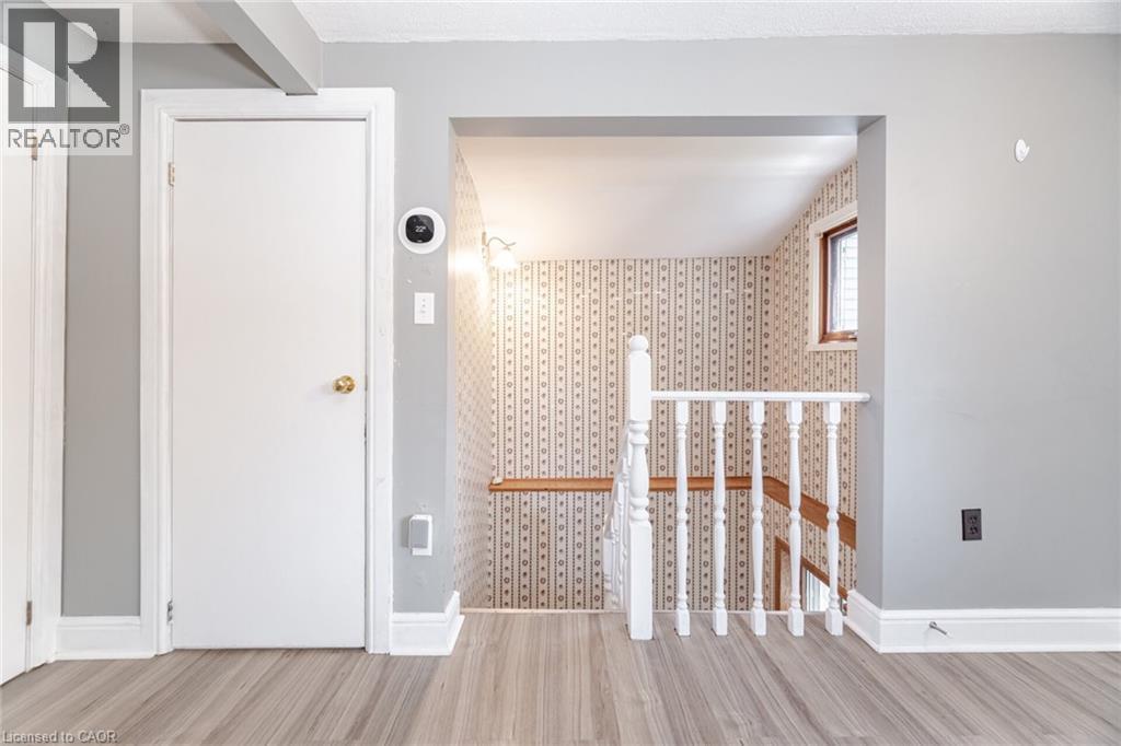 16 Royal Avenue, Hamilton, ON - Indoor Photo Showing Other Room