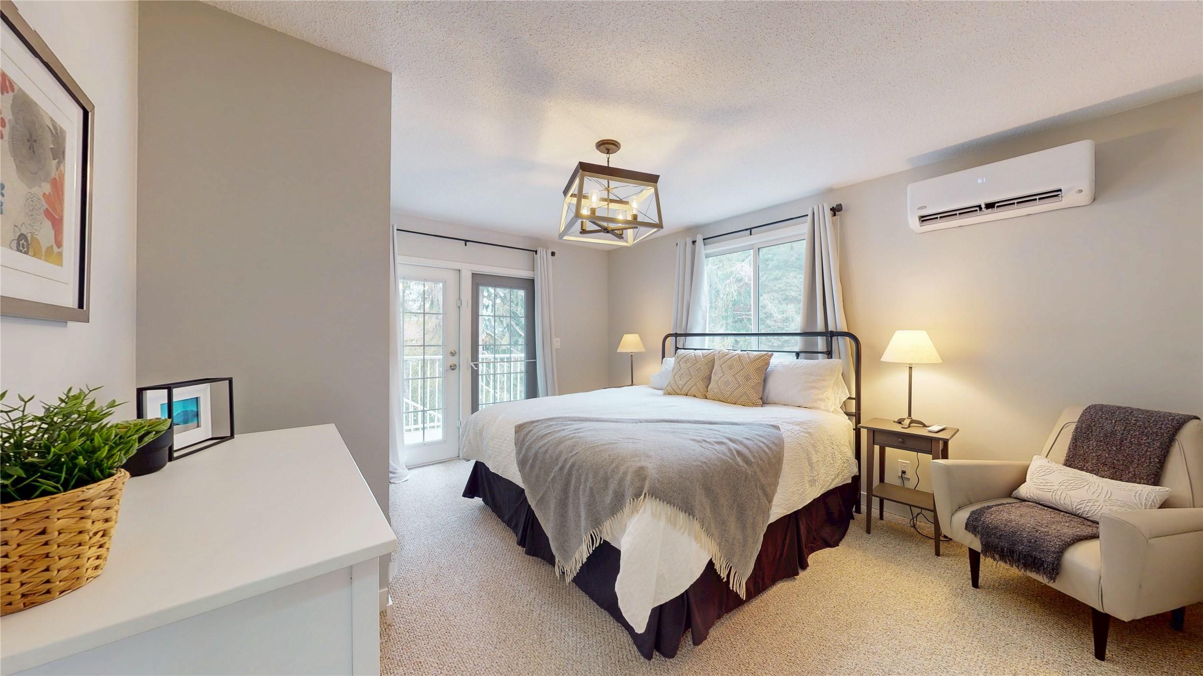 10219 Twin Bays Road, Twin Bays, BC - Indoor Photo Showing Bedroom