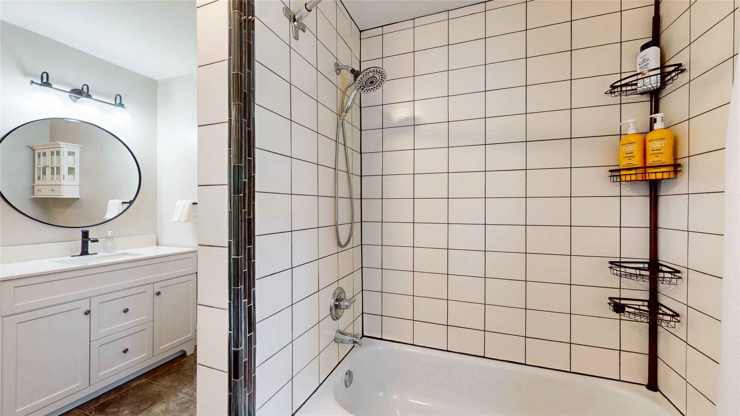 10219 Twin Bays Road, Twin Bays, BC - Indoor Photo Showing Bathroom