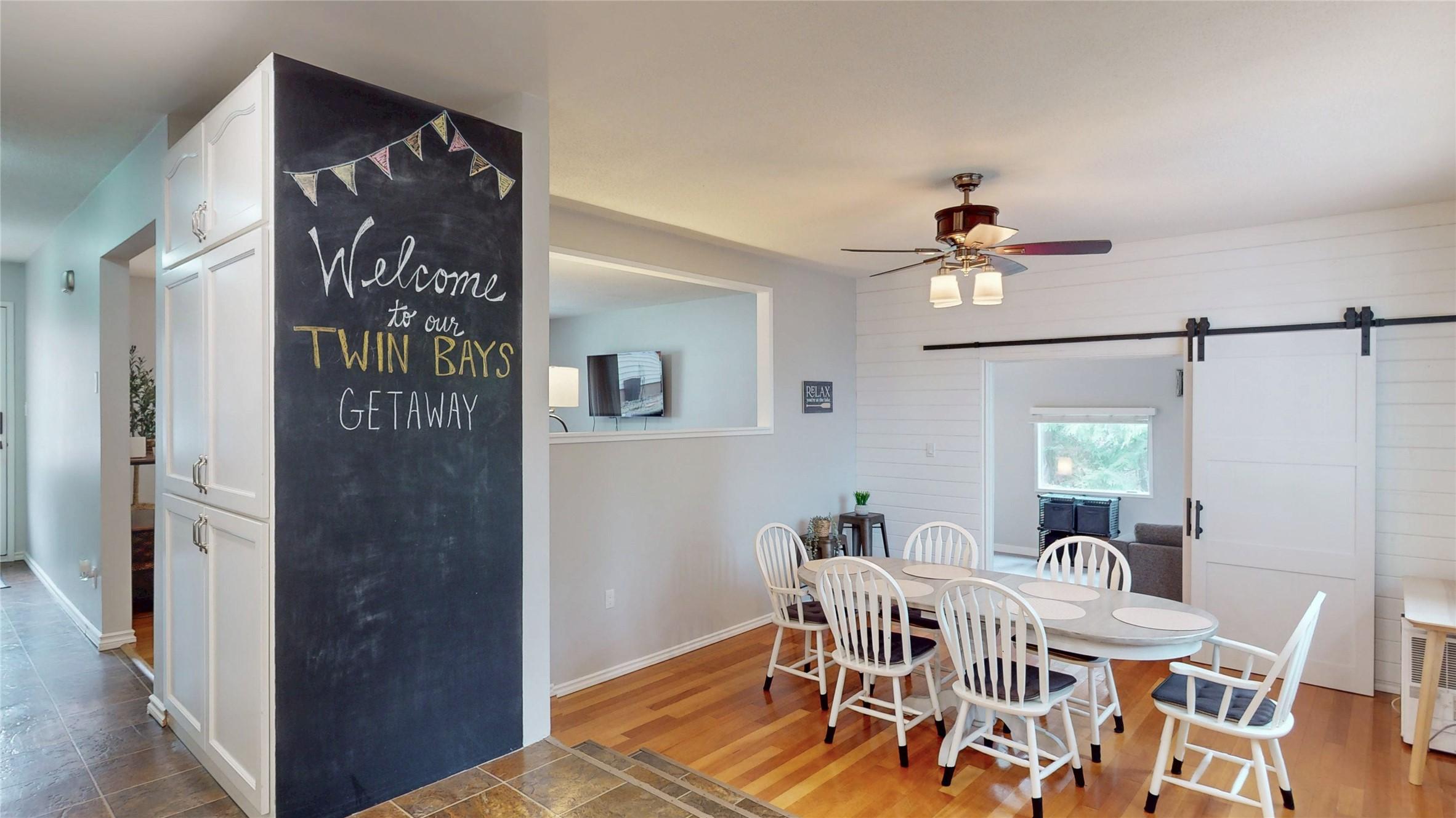 10219 Twin Bays Road, Twin Bays, BC - Indoor Photo Showing Dining Room