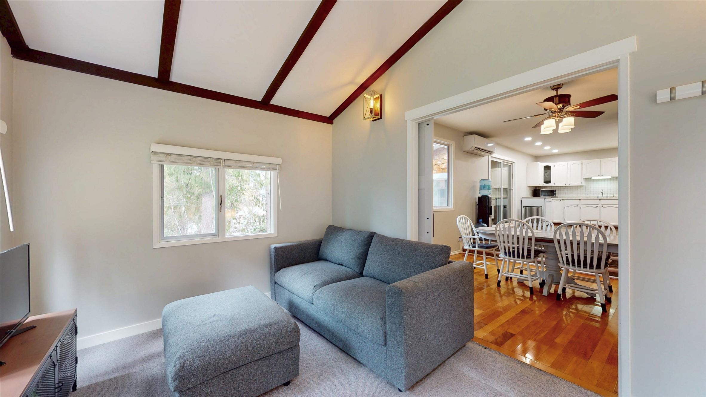 10219 Twin Bays Road, Twin Bays, BC - Indoor Photo Showing Other Room