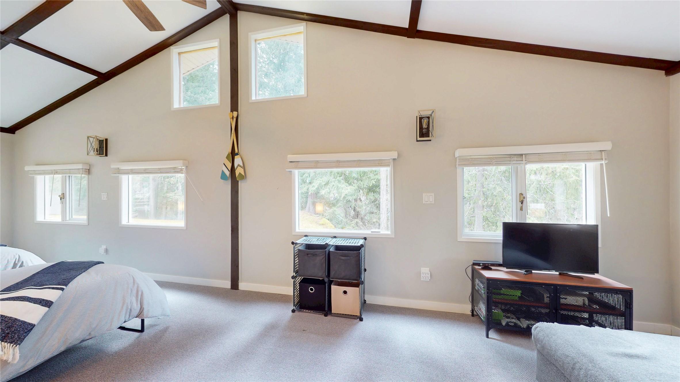 10219 Twin Bays Road, Twin Bays, BC - Indoor Photo Showing Bedroom