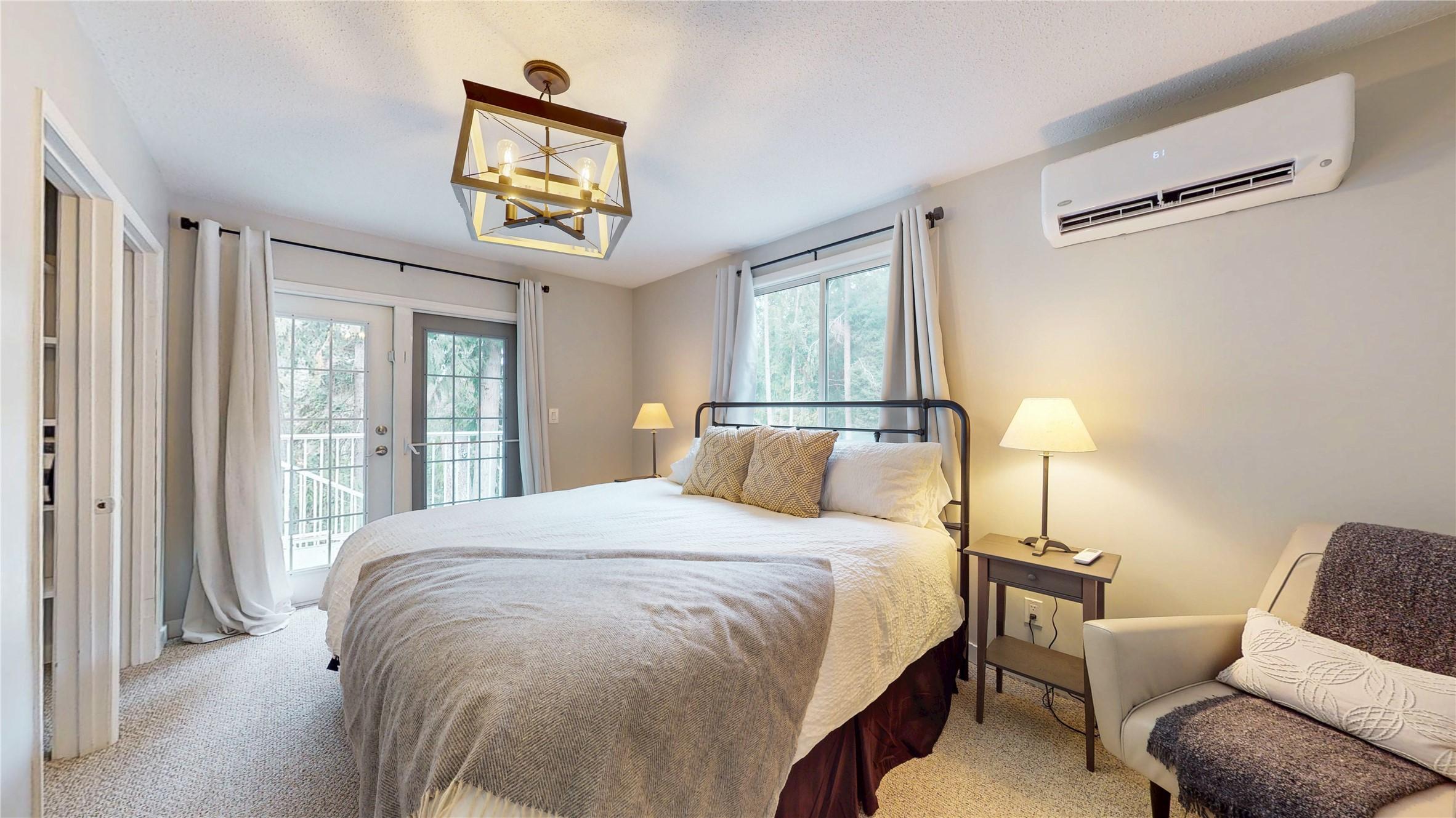 10219 Twin Bays Road, Twin Bays, BC - Indoor Photo Showing Bedroom