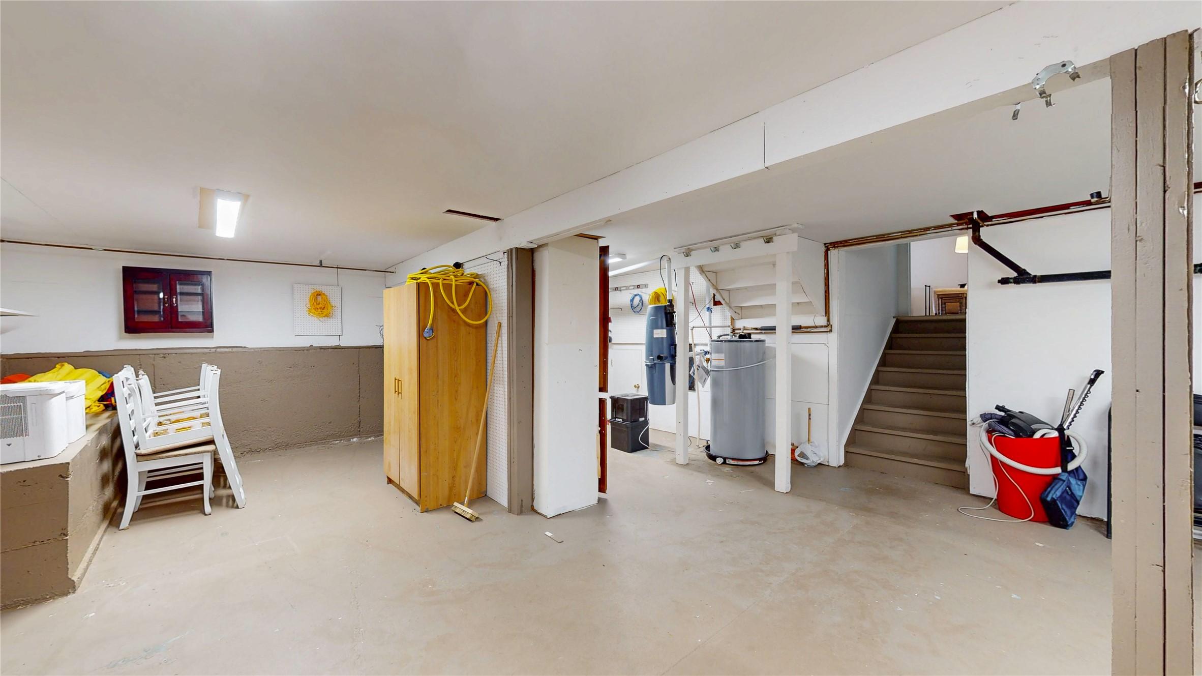 10219 Twin Bays Road, Twin Bays, BC - Indoor Photo Showing Basement