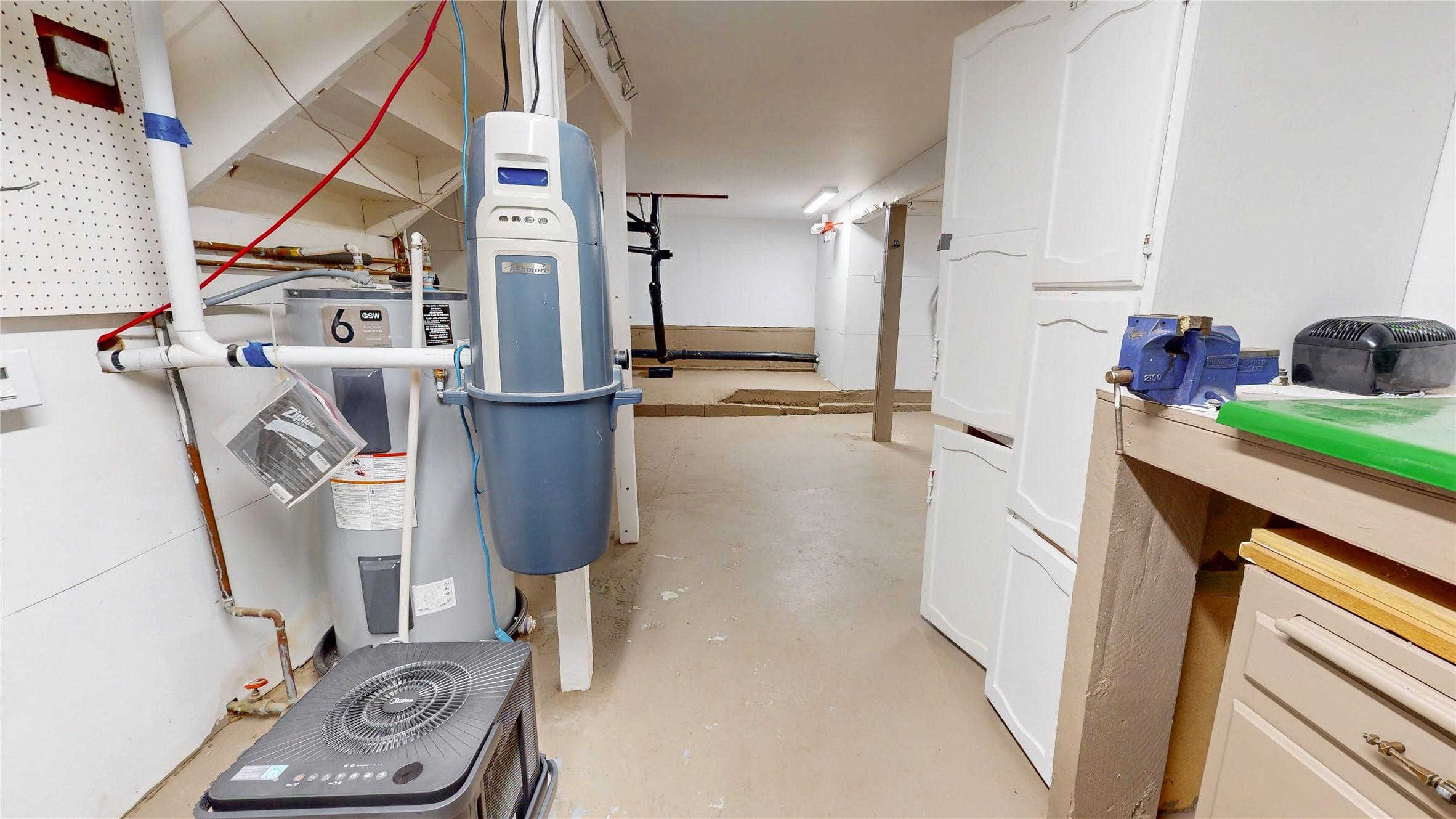10219 Twin Bays Road, Twin Bays, BC - Indoor