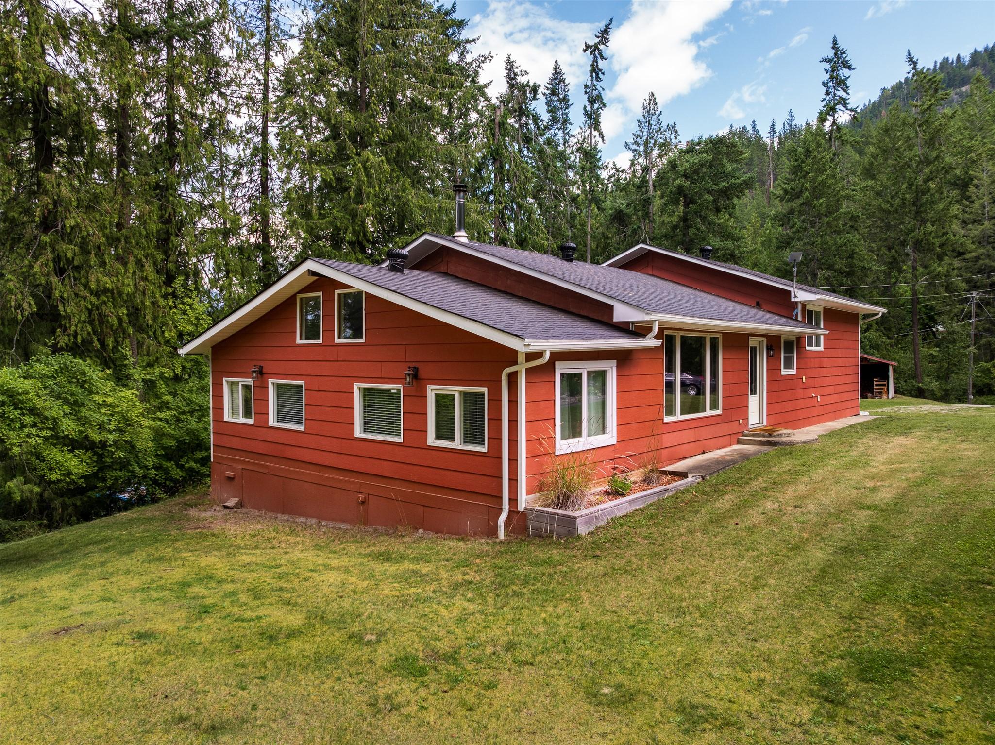 10219 Twin Bays Road, Twin Bays, BC - Outdoor