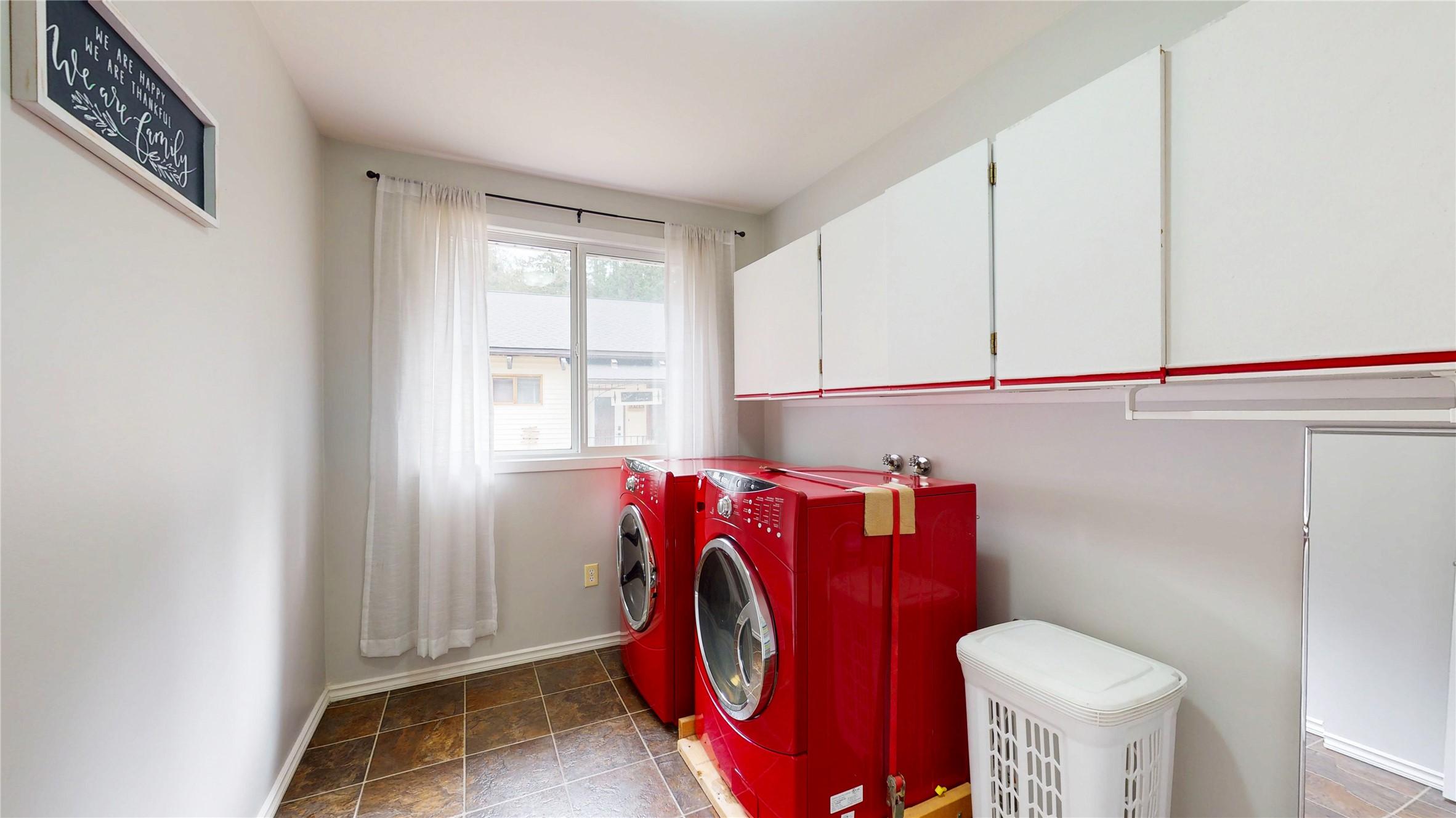 10219 Twin Bays Road, Twin Bays, BC - Indoor Photo Showing Laundry Room