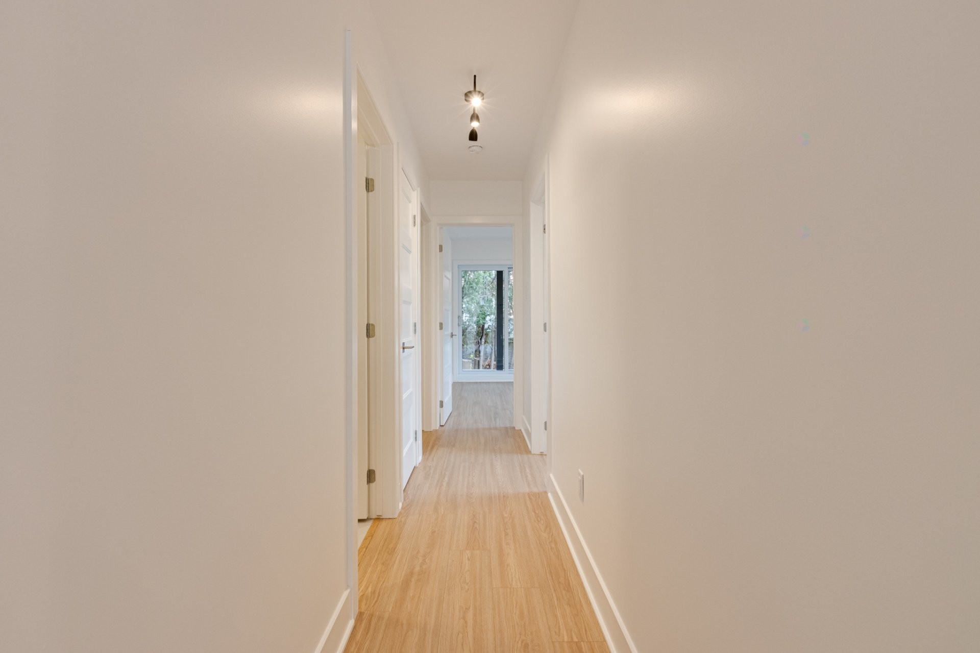 Mud Room - 11377 Av. L'Archevêque, Montréal (Montréal-Nord), QC