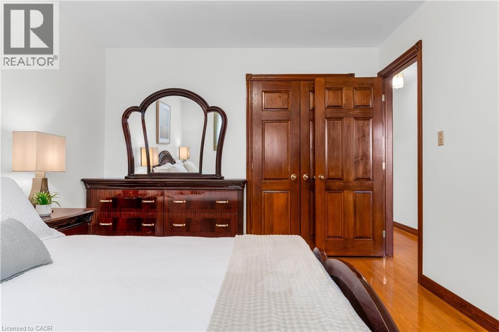 11 Forest Hill Crescent, Hamilton, ON - Indoor Photo Showing Bedroom