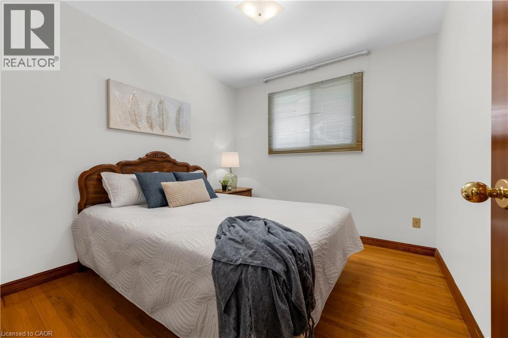 11 Forest Hill Crescent, Hamilton, ON - Indoor Photo Showing Bedroom