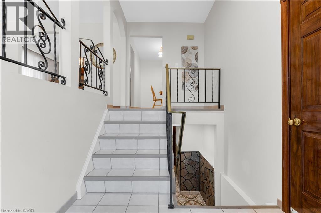 11 Forest Hill Crescent, Hamilton, ON - Indoor Photo Showing Other Room